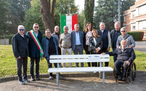 Panchina bianca a Giussano, omaggio alle vittime del lavoro