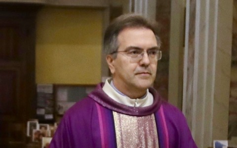 Il don cita il discorso funebre della moglie di Kirk e a Robbiano si accende la polemica