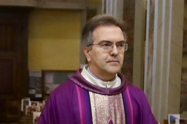 Il don cita il discorso funebre della moglie di Kirk e a Robbiano si accende la polemica
