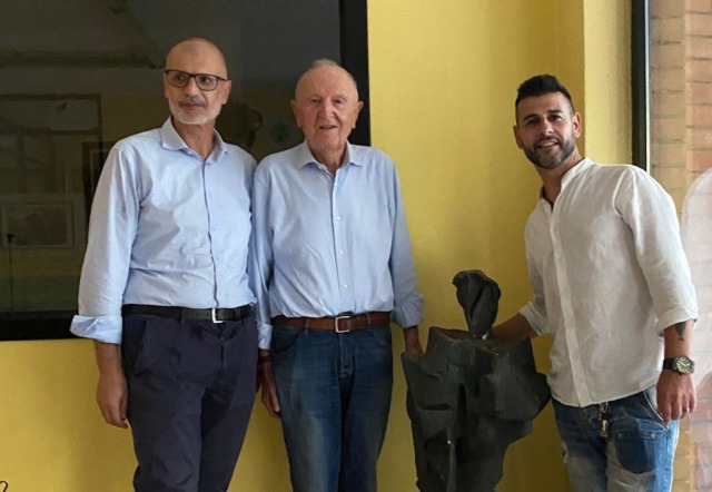 Opera in gesso donata alla parrocchia dei Santi Pietro e Paolo