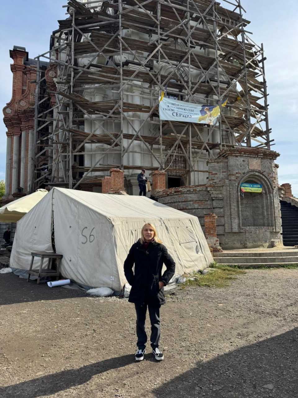 Giovane consigliera sotto le bombe russe: “Ero là per la pace”