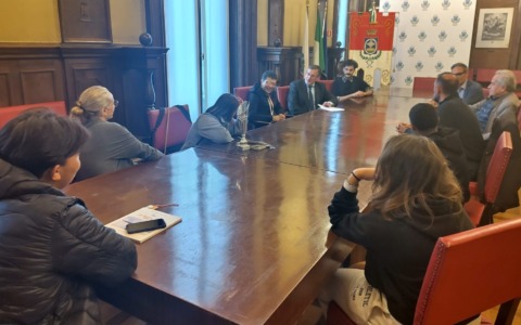 I ragazzi dell’Impresa Sociale Il Carro in visita al Comune