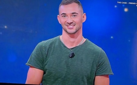 Vince con un amico 50.000 euro  al gioco in tv di Amadeus