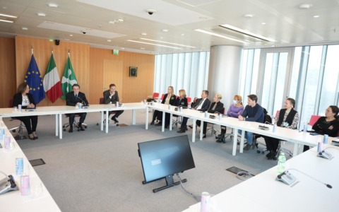 Il premio “Lombardia è ricerca” 2025 ai due scienziati inglesi Caulfield ed Easton