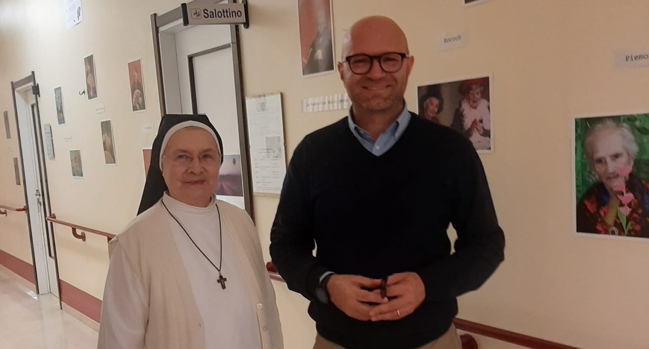 L’Oasi Domenica inaugura l’installazione “Tutte in mostra”