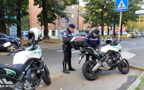 Padre e figlia di 11 anni travolti all’incrocio pericoloso
