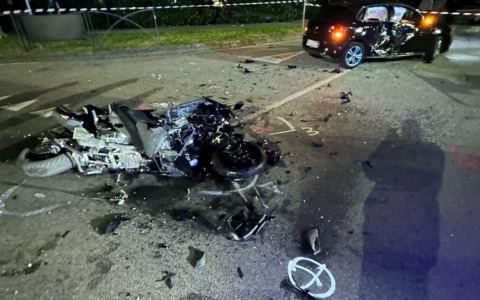 Schianto in moto, gravi un 21enne e una 19enne