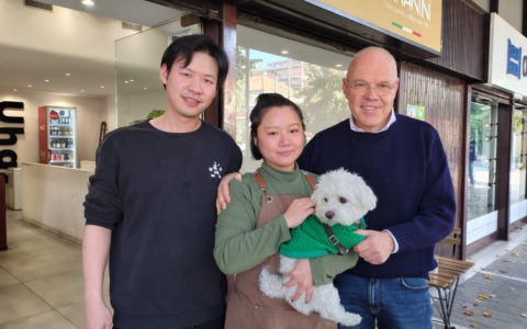 Aggrediti (di nuovo) i titolari del bar davanti alla stazione e ora lanciano l’appello: «Uniamoci contro i criminali»