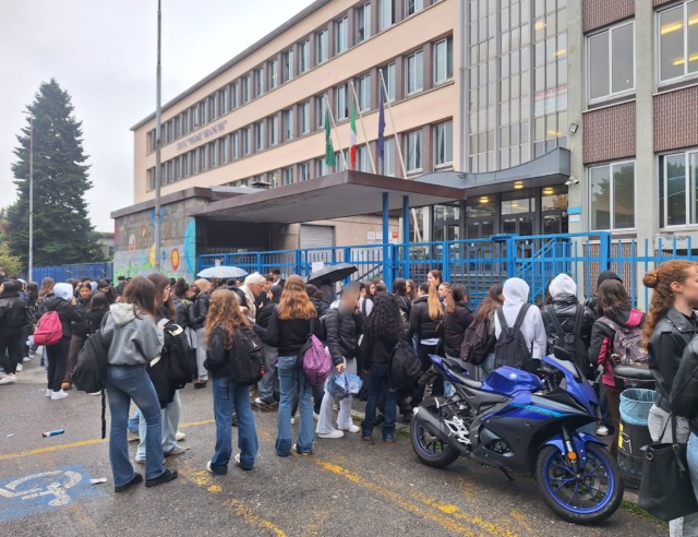 Topi a scuola, maxi sciopero degli studenti