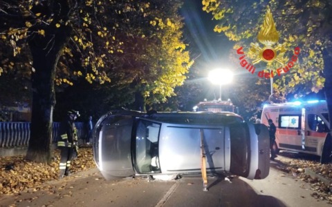 Si ribalta con l’auto: soccorso un 57enne