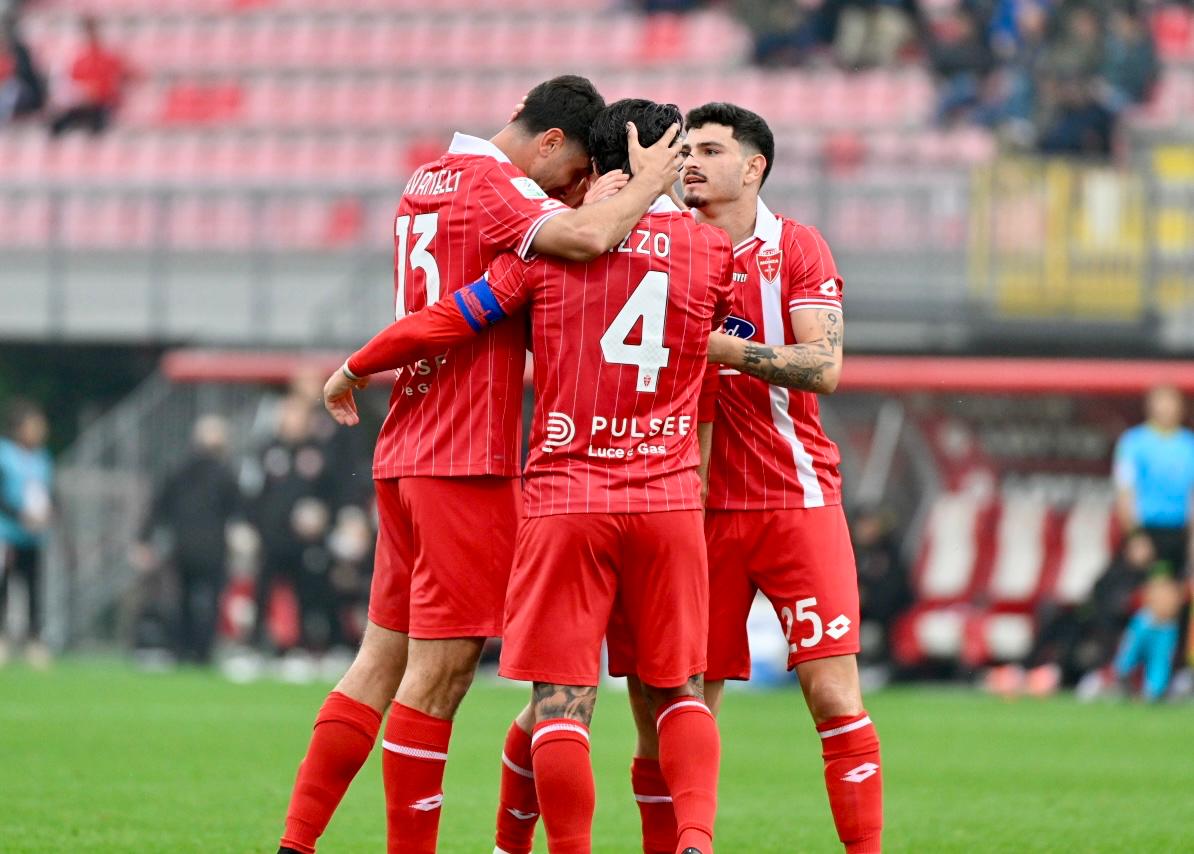 Monza – Catanzaro in diretta: è rimonta biancorossa, Alvarez e Birindelli ribaltano la rete di Cisse
