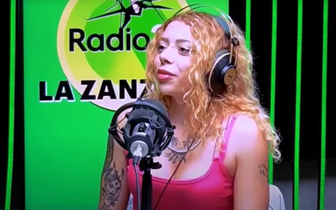 Litiga con l’ex, nello zaino ha un coltellaccio. Denunciata Asia Vitale: vittima di uno stupro, oggi star di OnlyFans
