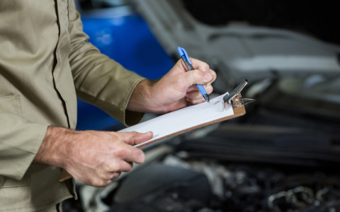 Revisione e tagliando auto: quali sono le differenze (e quando farli)