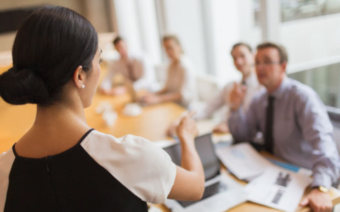Donne e lavoro, in Brianza “Paghe inferiori e scarsa possibilità di crescita professionale”