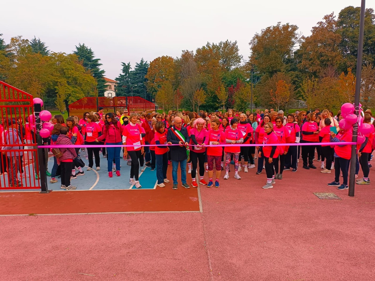 L’onda rosa della Pink Parade per sostenere la ricerca contro i tumori femminili