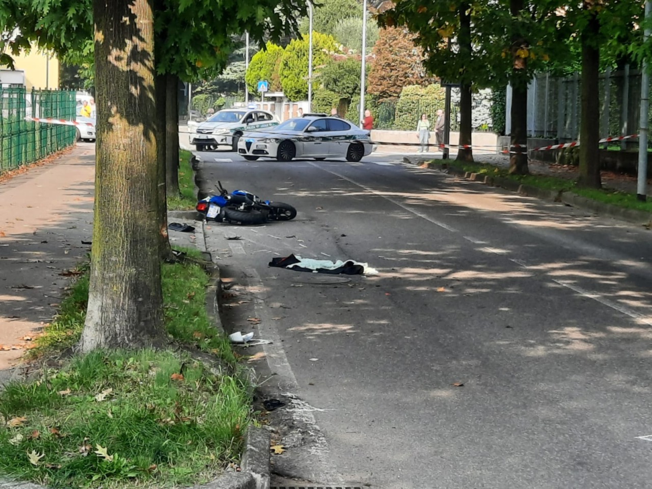 Urta un’auto e perde il controllo della moto: gravissima 17enne