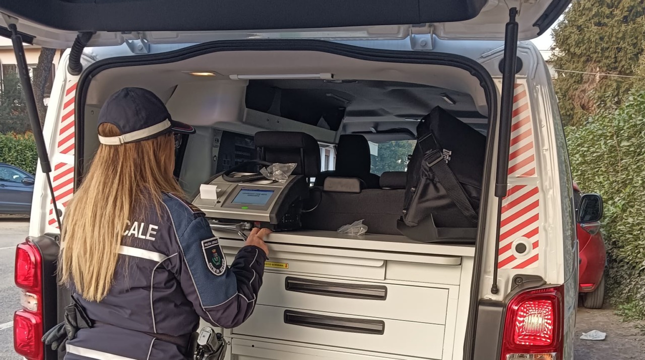 Ubriaco al volante va contromano e causa un incidente, denunciato