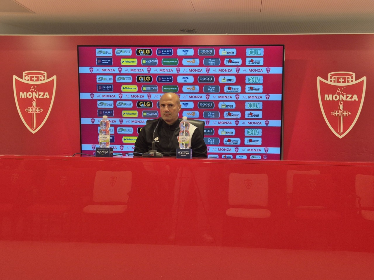 Bianco presenta la trasferta contro la Juve Stabia: “Gli arbitri? Dobbiamo aiutarli. Troppi complimenti ci indeboliscono”