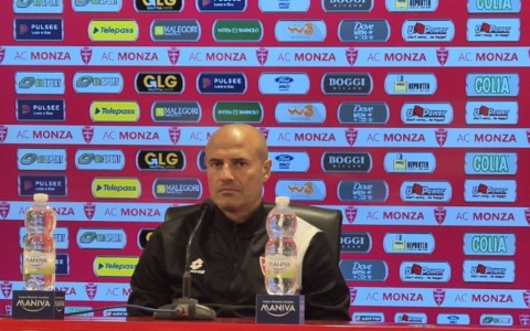 Bianco presenta la trasferta contro la Juve Stabia: “Gli arbitri? Dobbiamo aiutarli. Troppi complimenti ci indeboliscono”