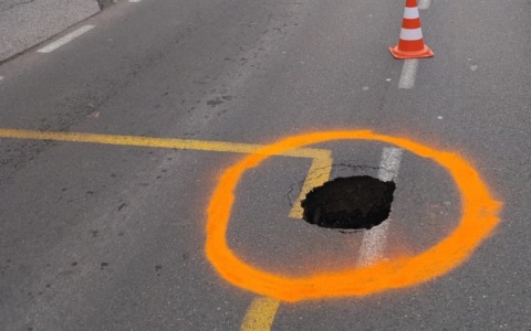 Un’altra buca per strada: Muggiò… sprofonda