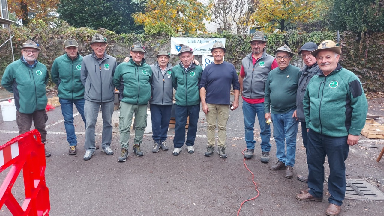 Seveso: Omaggio alle Castagne con Cai e Alpini
