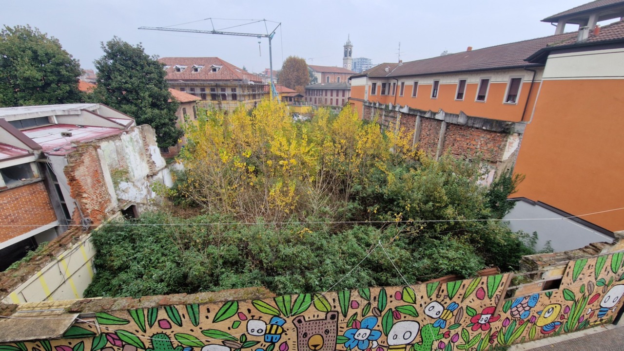 Una giungla in centro Arcore, il sindaco minaccia l’esproprio dell’ex cinema Centrale