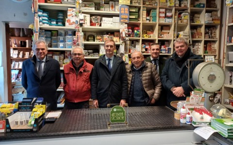 Il presidente del Consiglio regionale in visita alle “Attività storiche” della città