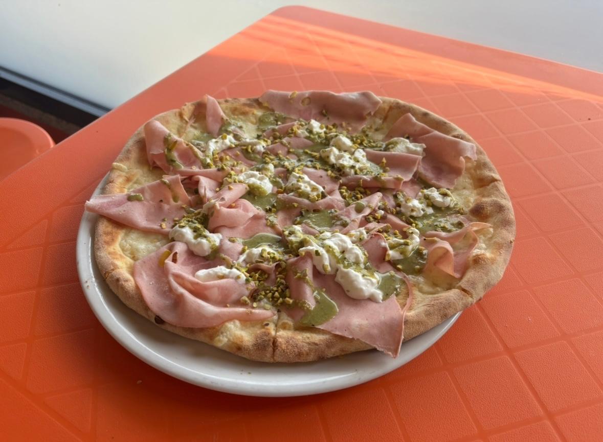 Una “pizzata in blu” per i ragazzi di Cascina del Bruno, offre il sindaco Bono