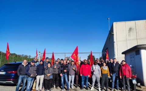Rischiano il posto in 110, sciopero e presidio alla Bavelloni: «Temiamo lo stop della produzione»