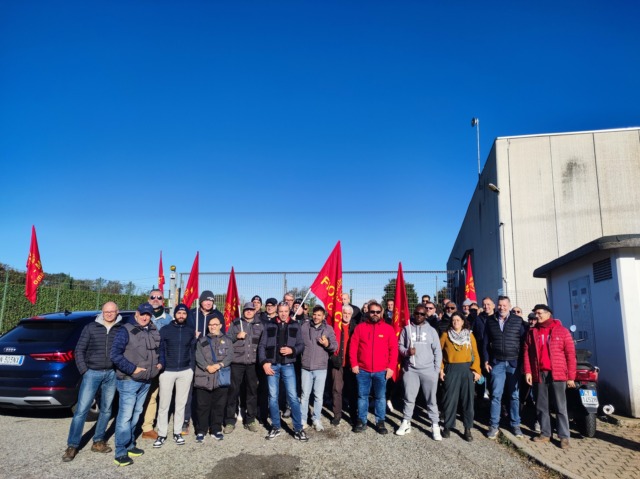 Rischiano il posto in 110, sciopero e presidio alla Bavelloni: «Temiamo lo stop della produzione»