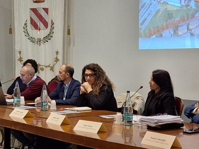 Incubo metrotranvia: cantieri fermi fino almeno a dicembre, manca la forza lavoro e ritardi di due anni