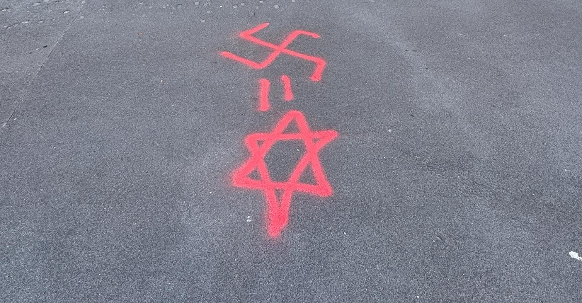 Vandalismi a sfondo antisemita, denunciato