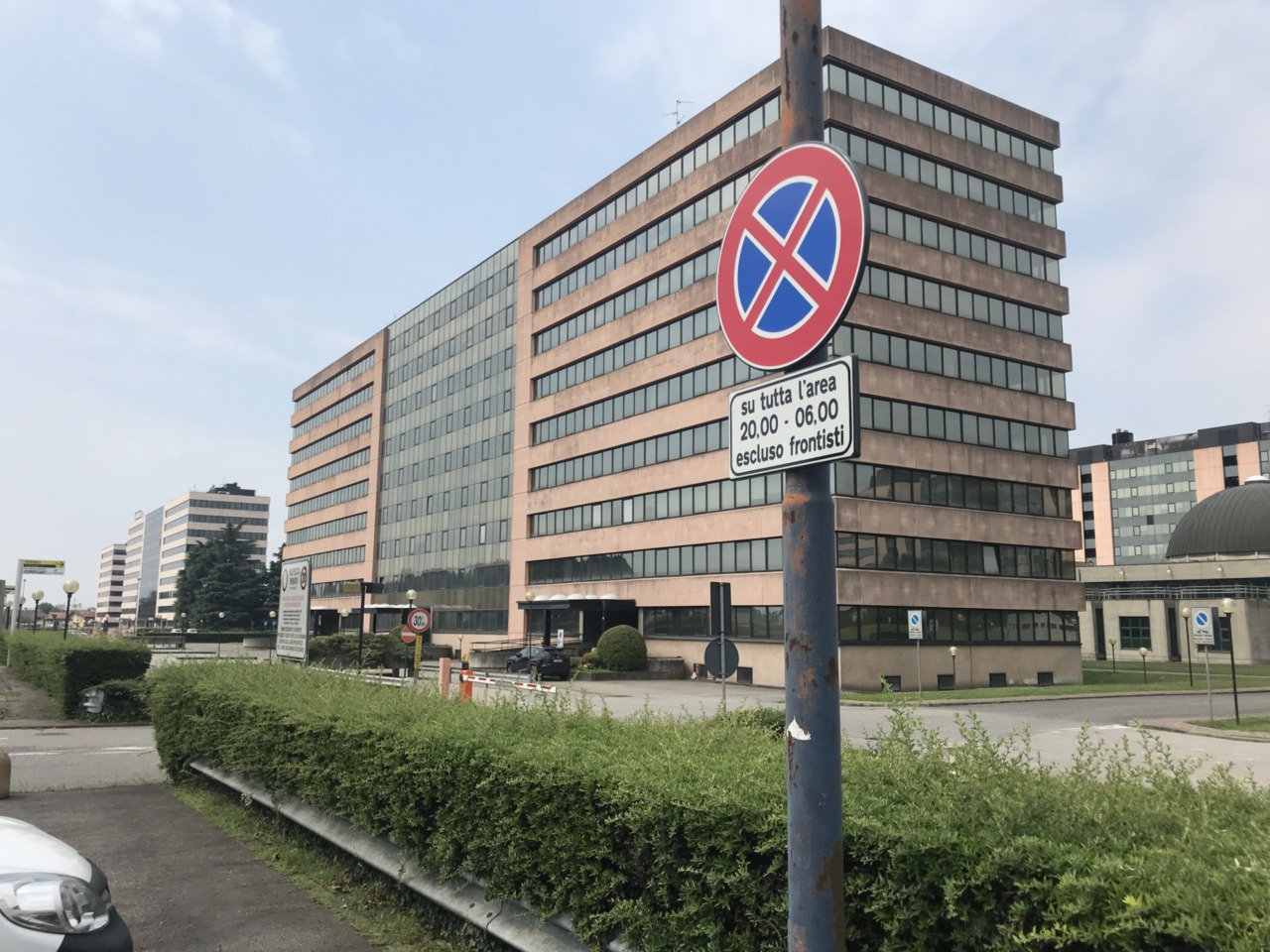 Al «Colleoni» scatta il divieto di fermata dal tramonto all’alba