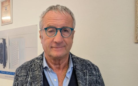 Devolve il risarcimento alla Fondazione Airc «Grazie a mia moglie e ai figli per il sostegno»