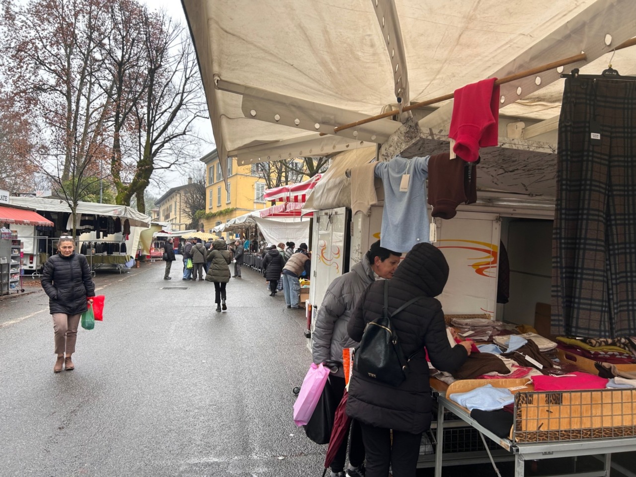 Festa del Commercio e mostra, niente mercato. Ambulanti in protesta: «Decisione scellerata…»
