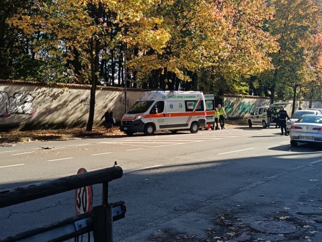 Scontro tra auto e moto davanti al Parco di Monza, traffico in tilt