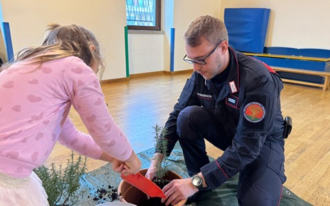 Carabinieri Forestali impegnati in attività di Educazione ambientale