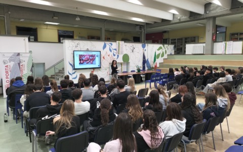 Al liceo Carlo Porta la Giornata contro la violenza sulle donne è un percorso corale