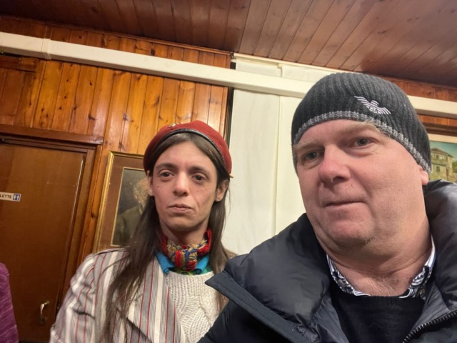 Lucio Corsi sceglie la trattoria del sindaco come set del nuovo videoclip