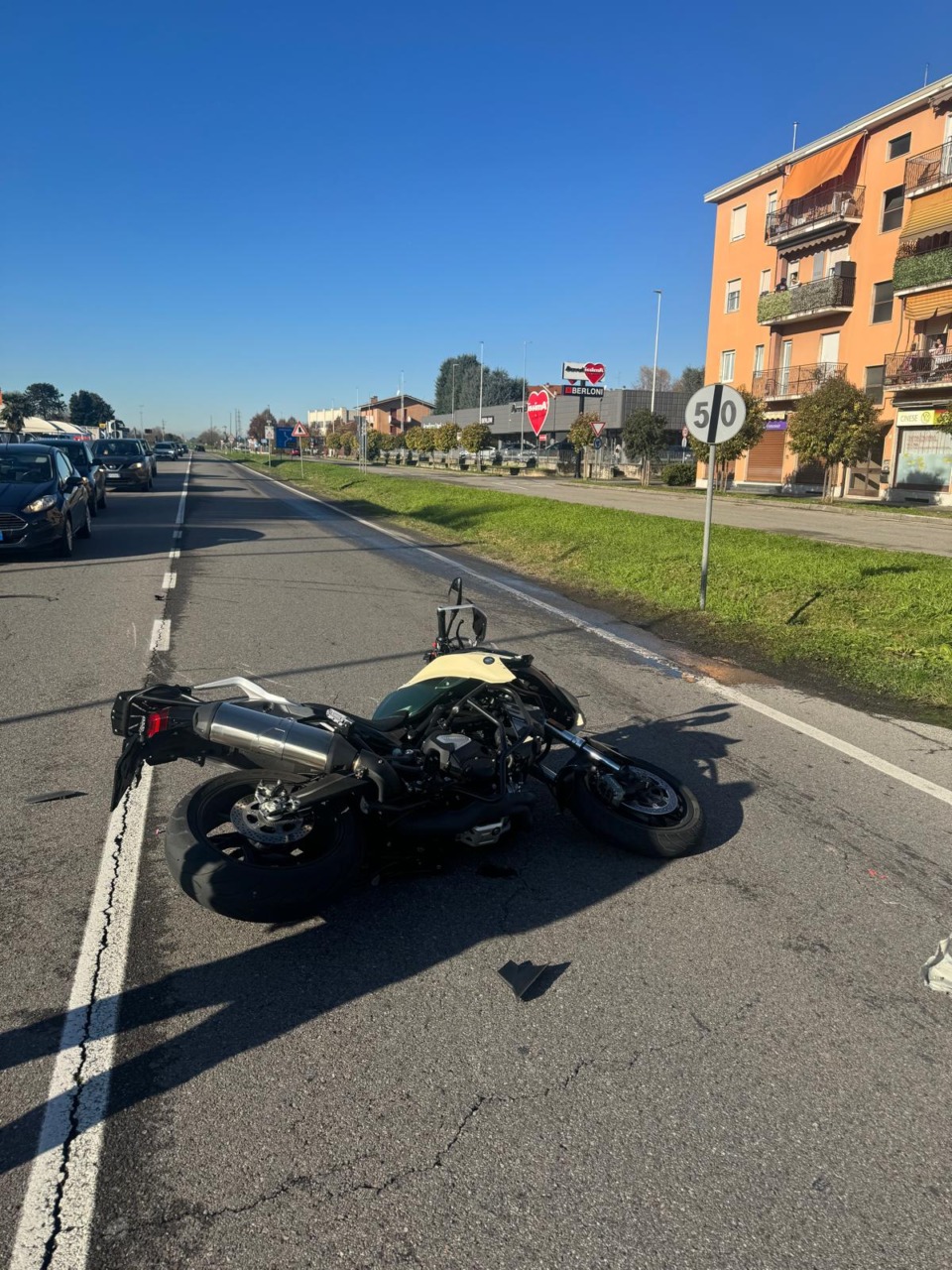 Scontro tra moto e furgone sulla Sp2, paura per un centauro