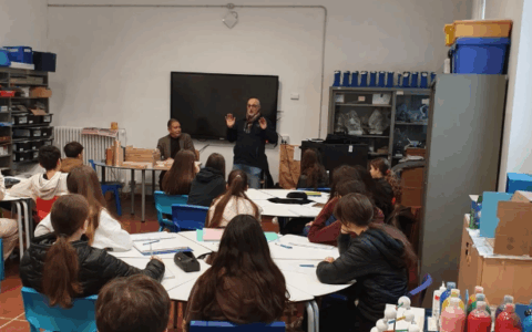 Una lezione speciale per gli studenti della scuola media Confalonieri