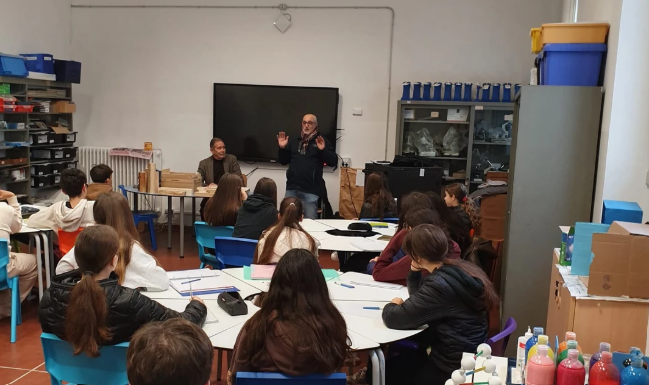 Una lezione speciale per gli studenti della scuola media Confalonieri