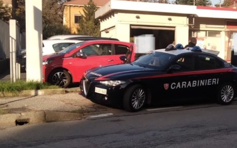 Lite in un cantiere, accoltellato al viso muratore 38enne