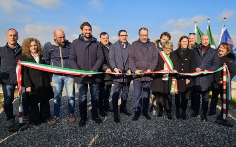 Taglio del nastro per la vasca di laminazione sul Molgora