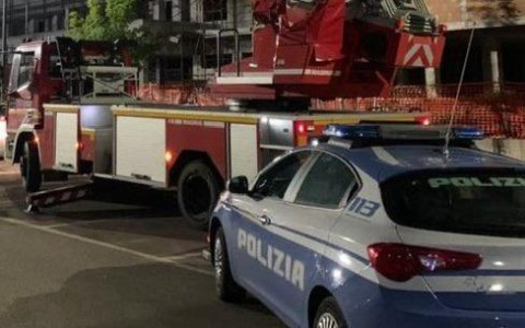 Tenta di togliersi la vita aprendo il gas, vicini fatti allontanare