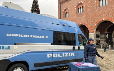 La Polizia di Stato incontra le donne nelle piazze