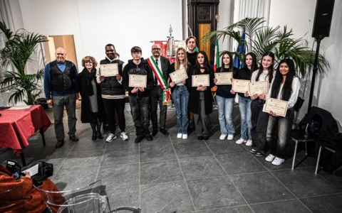 Concorezzo premia il merito: consegnate le borse di studio agli studenti eccellenti