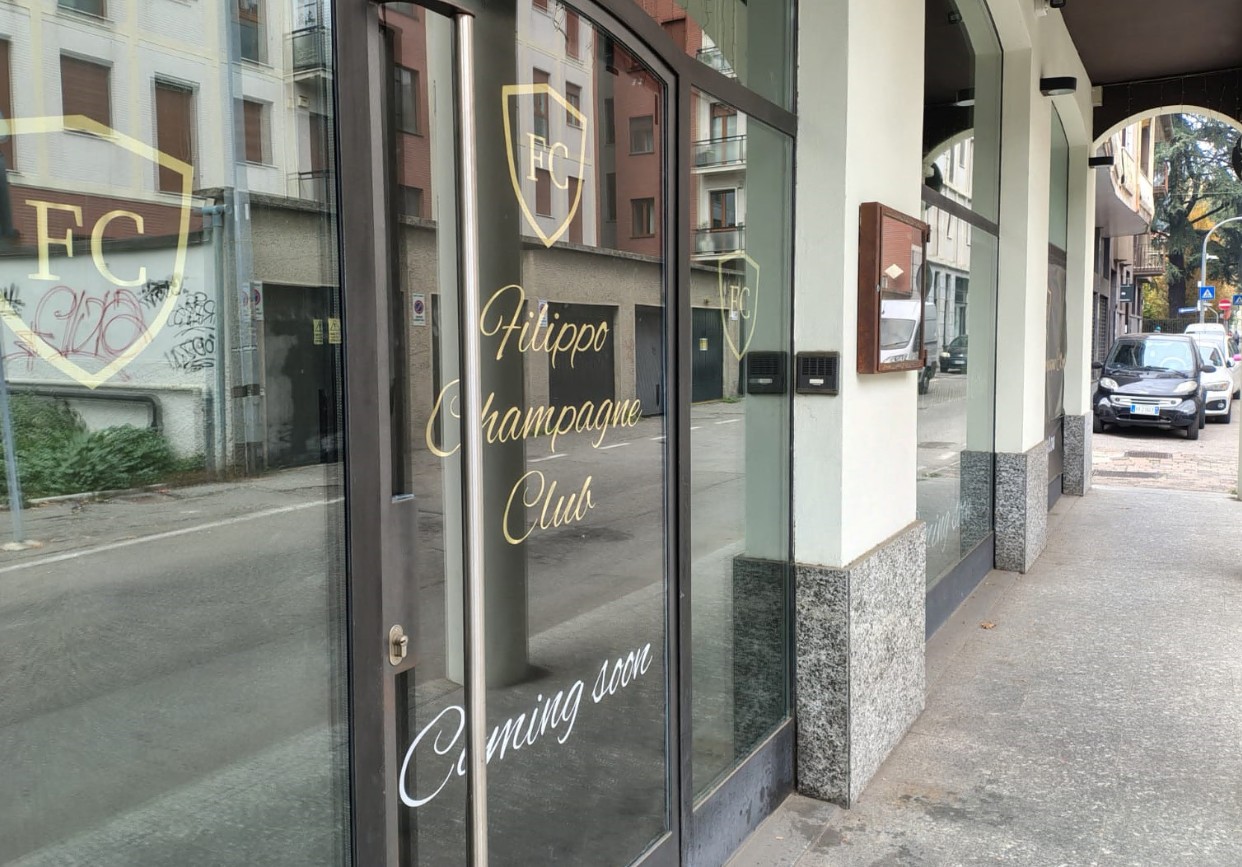 ll mistero del locale di Filippo Champagne: non ha ancora aperto