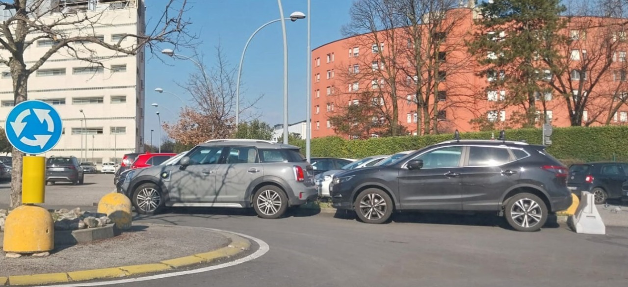 Sosta irregolare in ospedale: scatta il pugno duro