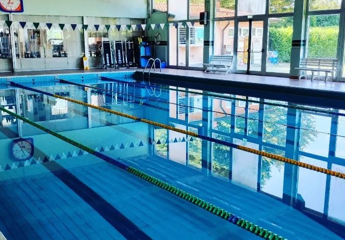 “La piscina è a norma, la decisione di chiuderla è stata del gestore”